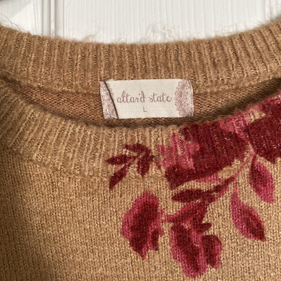 Altar’d State Tan Sweater with Red/Pink Floral Pattern NWT - Picture 2 of 4
